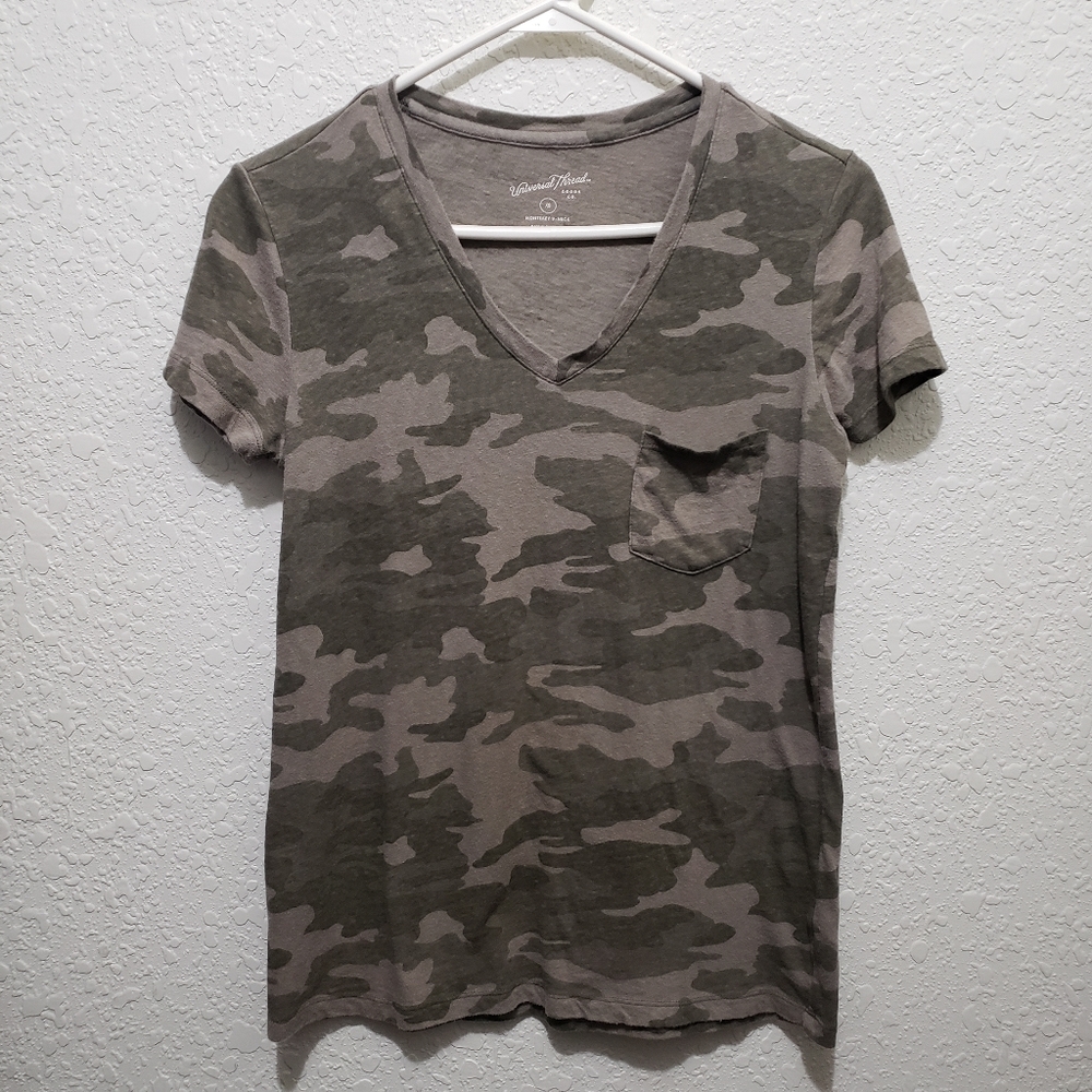 Universal Thread camo tee